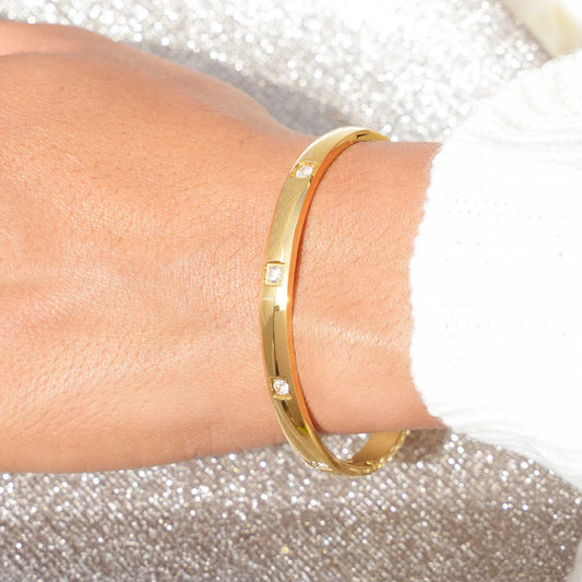 CHLOE - 18K GOLD BANGLE ZIRCONIA INSET BRACELET